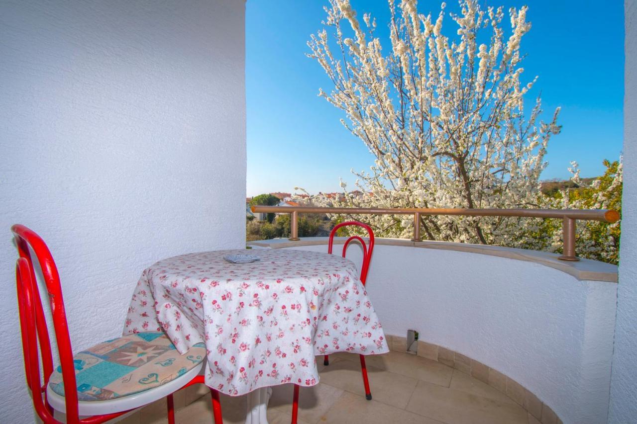 Apartments Grand & Plav In Krk Krk Town Exterior foto