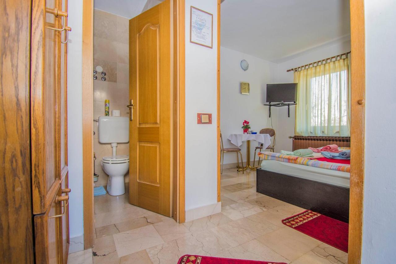 Apartments Grand & Plav In Krk Krk Town Exterior foto