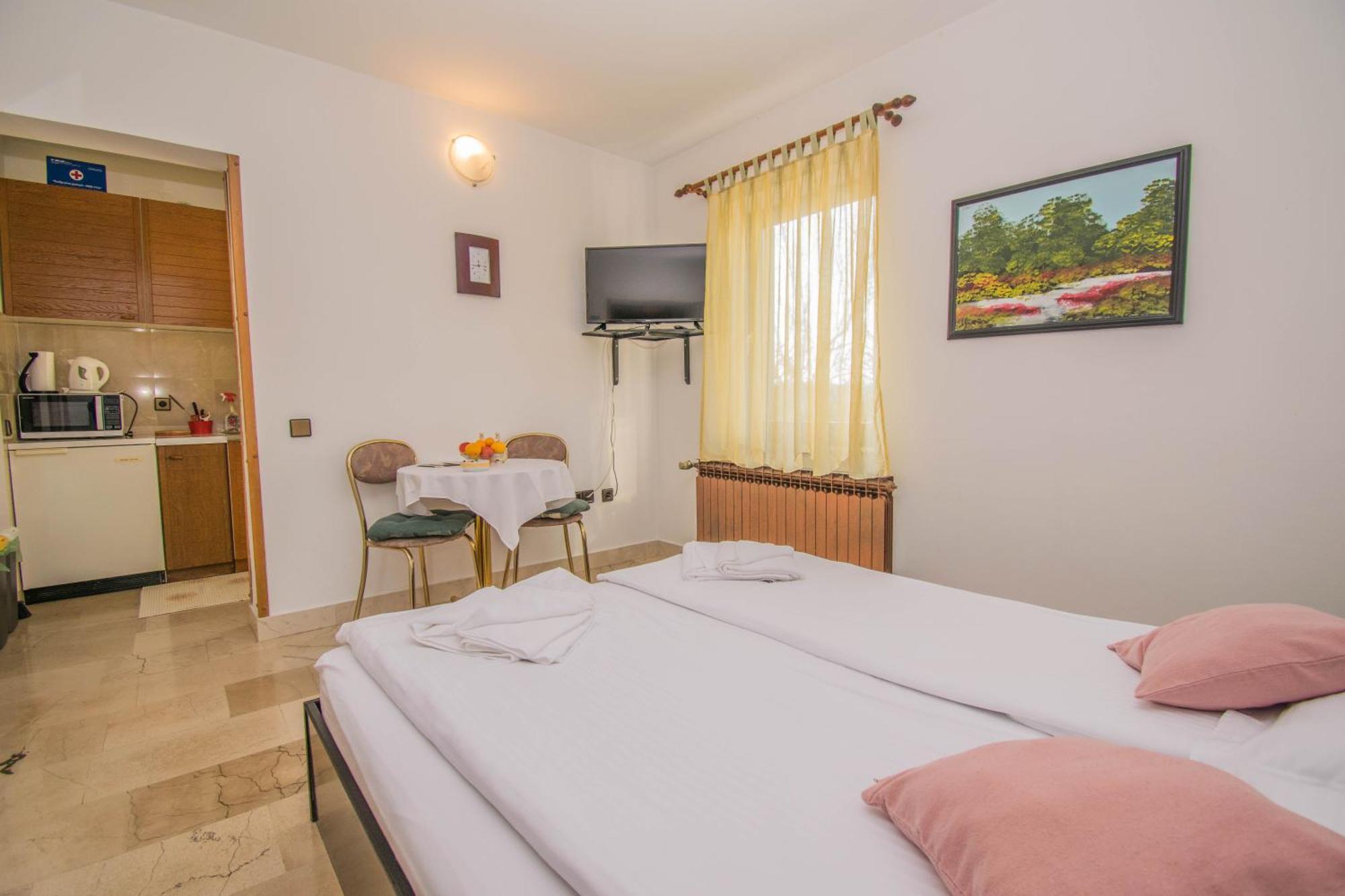 Apartments Grand & Plav In Krk Krk Town Exterior foto
