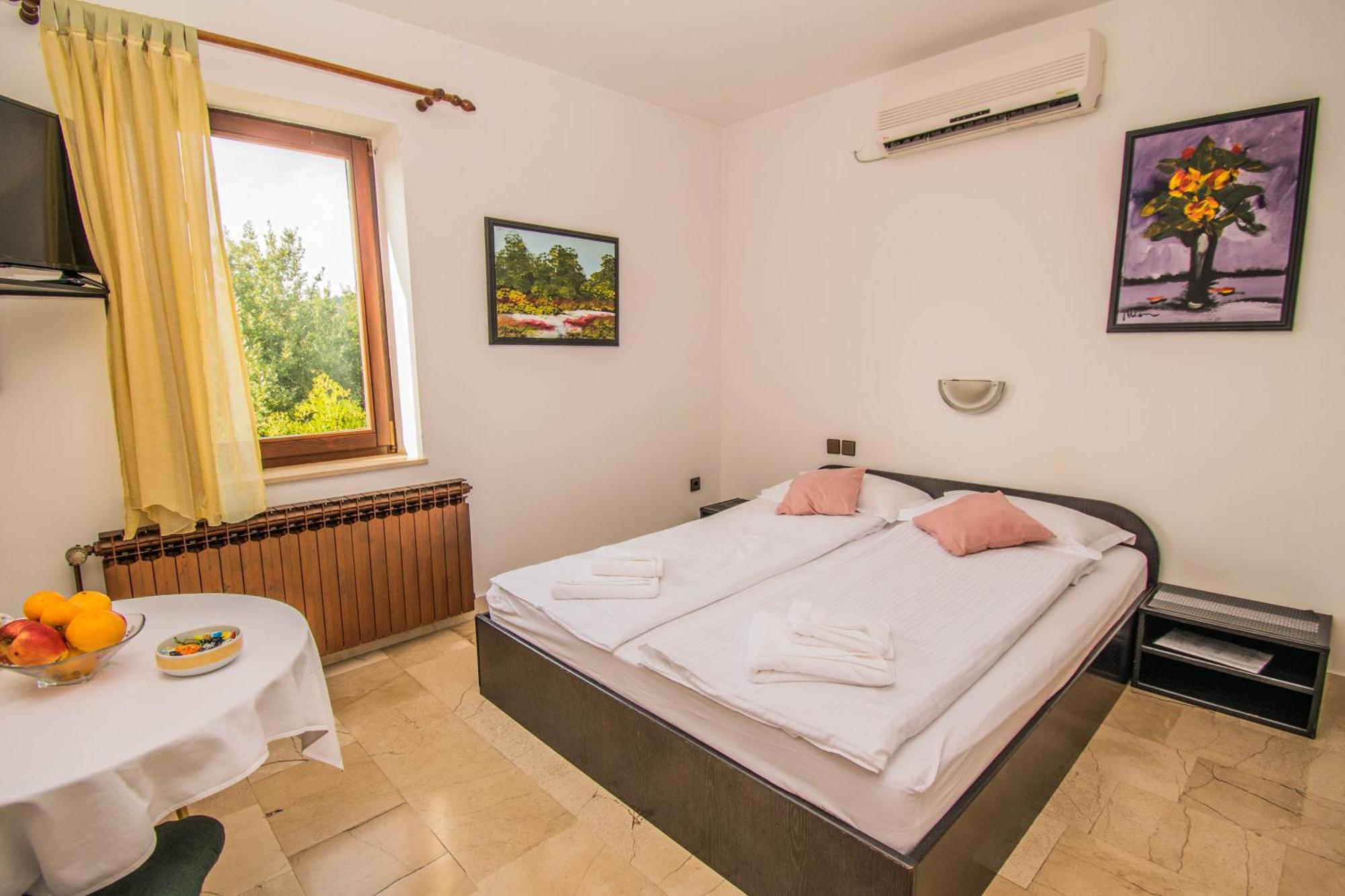 Apartments Grand & Plav In Krk Krk Town Exterior foto